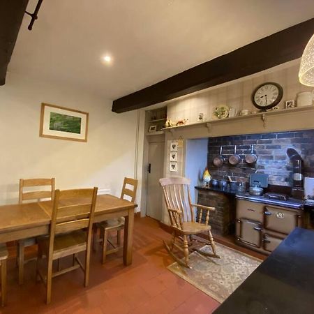 Farmhouse Cottage Set In Beautiful Countryside Oswestry Exterior photo