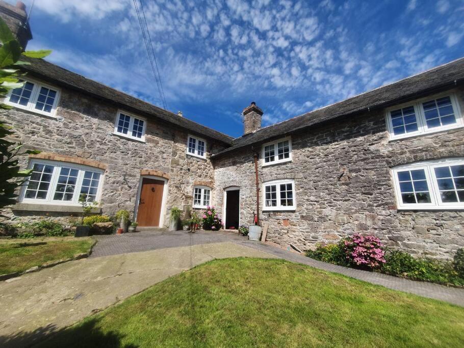 Farmhouse Cottage Set In Beautiful Countryside Oswestry Exterior photo